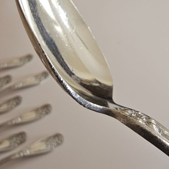 8 Rogers Art Nouveau Floral Teaspoons 6" flower handle 1930s silverplate - Picture 9 of 11